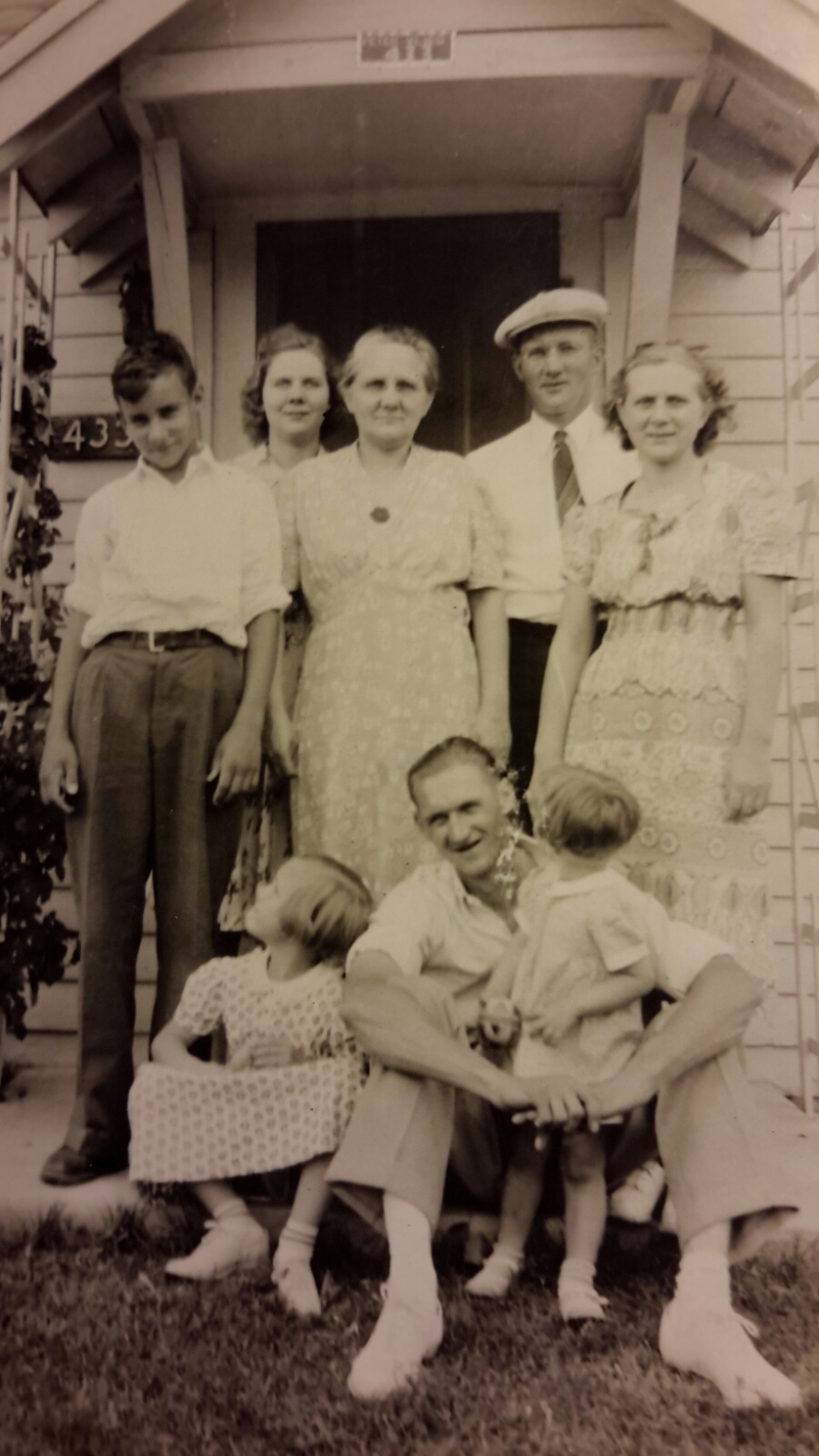dena yonker.
Dena is far right Peter sitting, with the Kramers Adrian far left Cornelius next to Dena..